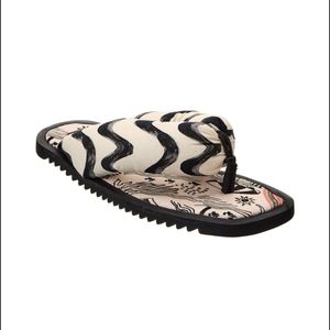 NIB FARM Rio Puffy Flip Flop In Black And Off White Beach Print Women's Size 9